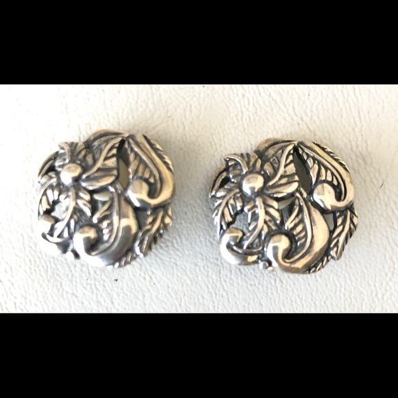 Carolyn Pollack Silver Clip Earrings - Picture 5 of 5